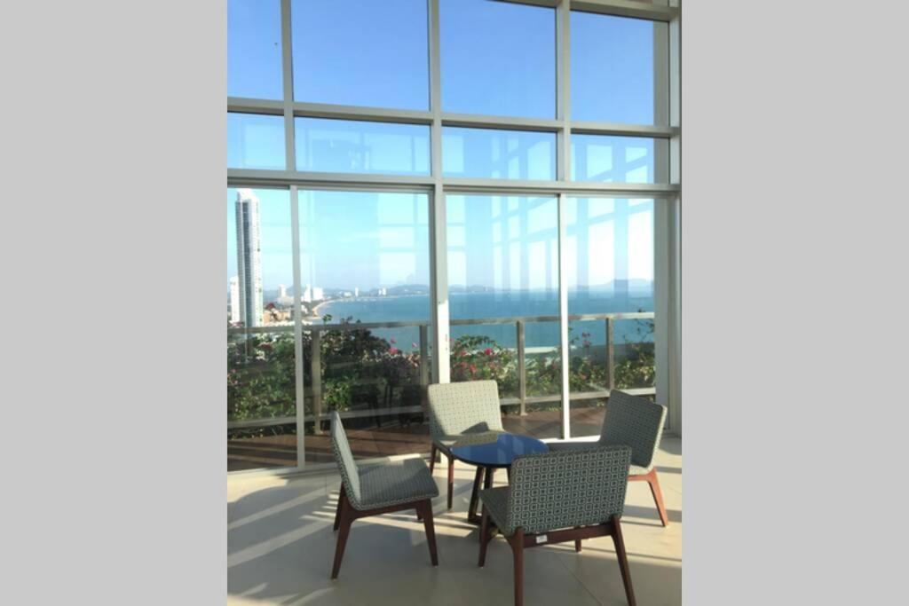 Stunning Seaview Suite Praia de Jomtien Exterior foto
